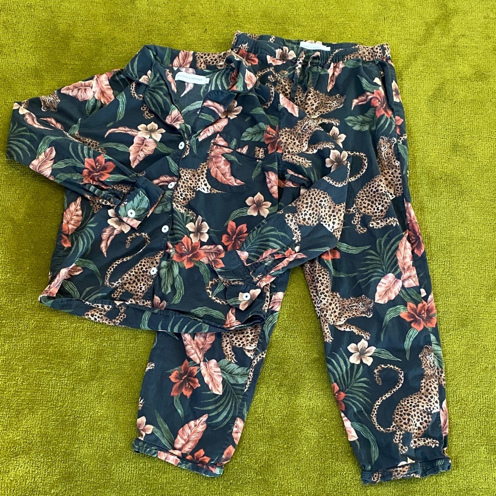 Desmond & Dempsey pajamas set